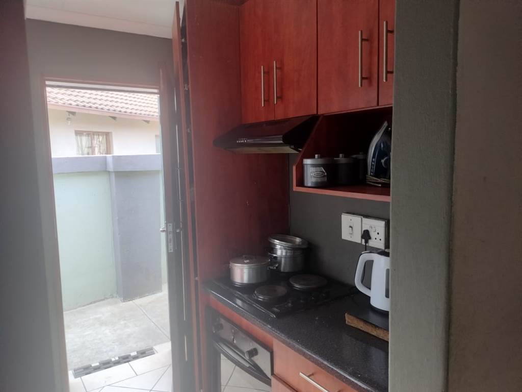 3 Bed House in Mamelodi West photo number 4