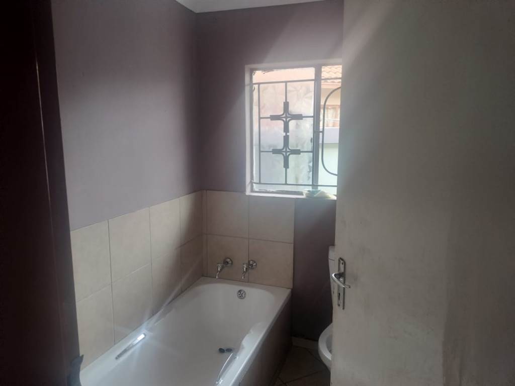 3 Bed House in Mamelodi West photo number 10