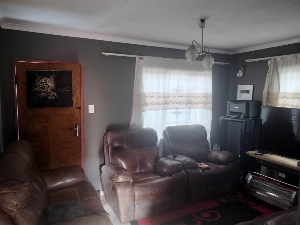 3 Bed House in Mamelodi West photo number 6