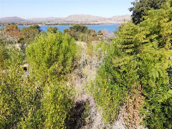 936 m² Land available in Kosmos