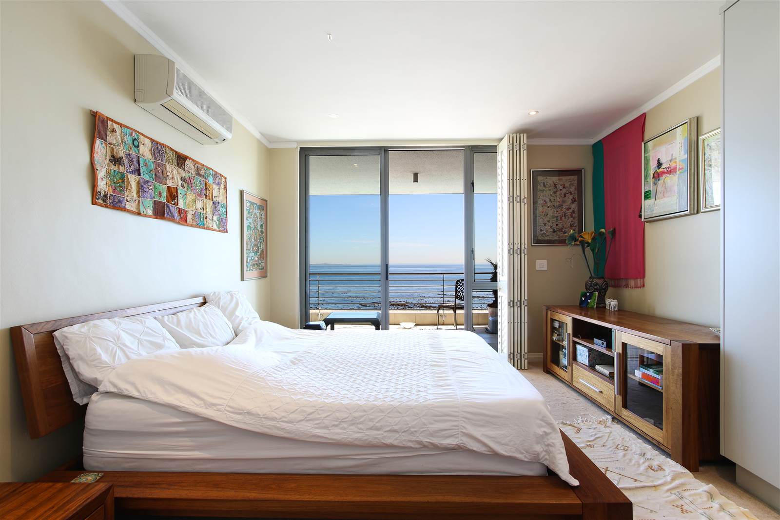 3 Bed Apartment in Mouille Point photo number 17