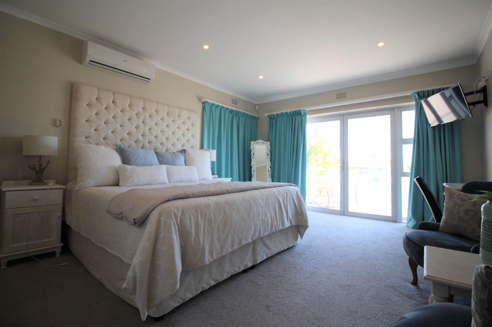 6 Bed House in Port Owen photo number 15