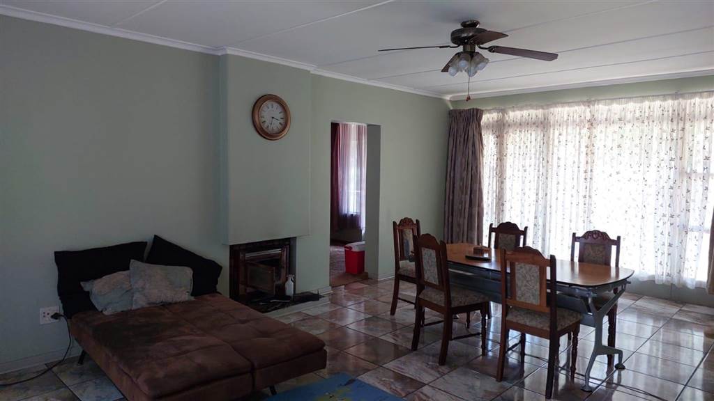 4 Bed House in Sasolburg photo number 8