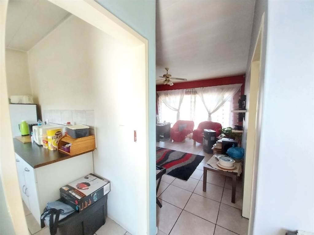 1 Bed Apartment in Brakpan Central photo number 12
