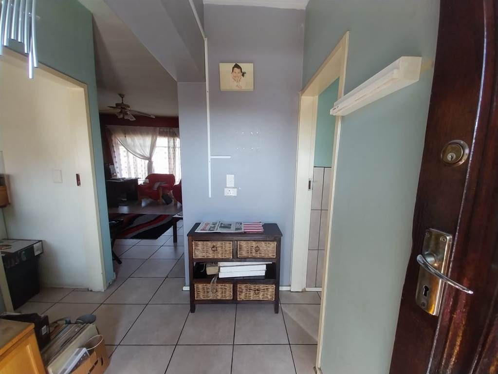 1 Bed Apartment in Brakpan Central photo number 6