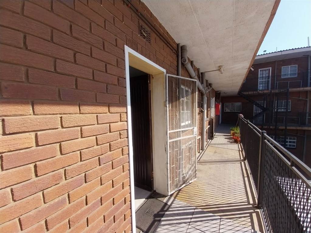 1 Bed Apartment in Brakpan Central photo number 4