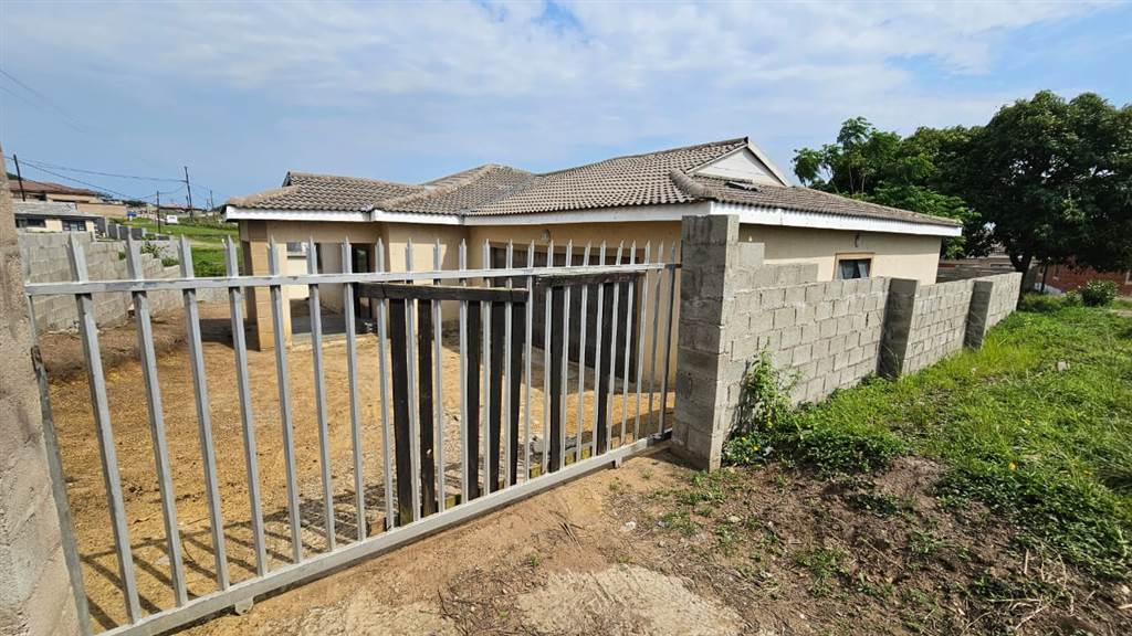 3 Bed House in Stanger Central photo number 1
