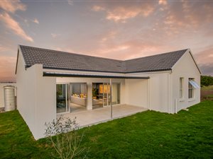 3 Bed House in Manor Estates
