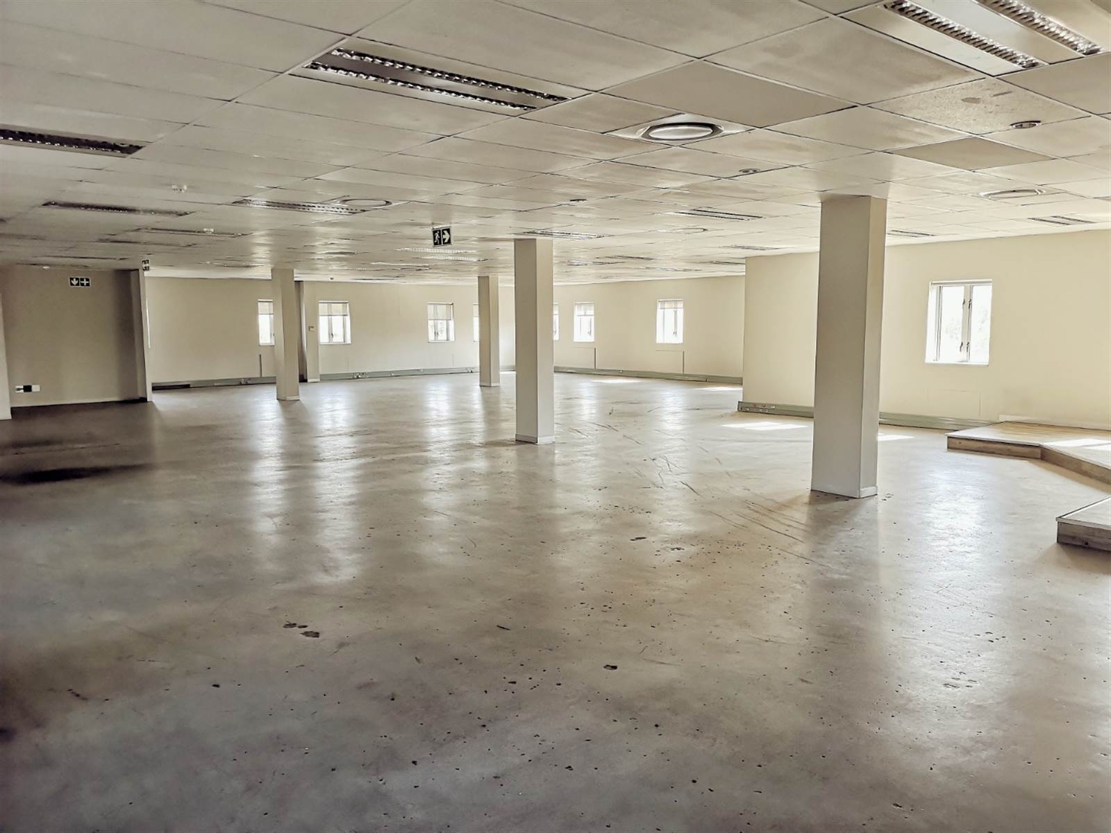3555  m² Commercial space in Sunninghill photo number 11