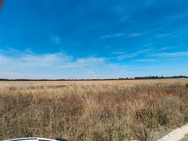 2080 m² Land available in Secunda