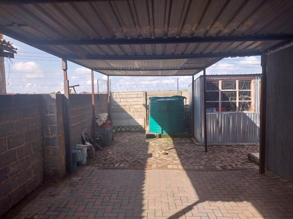 3 Bed House in Daveyton photo number 20
