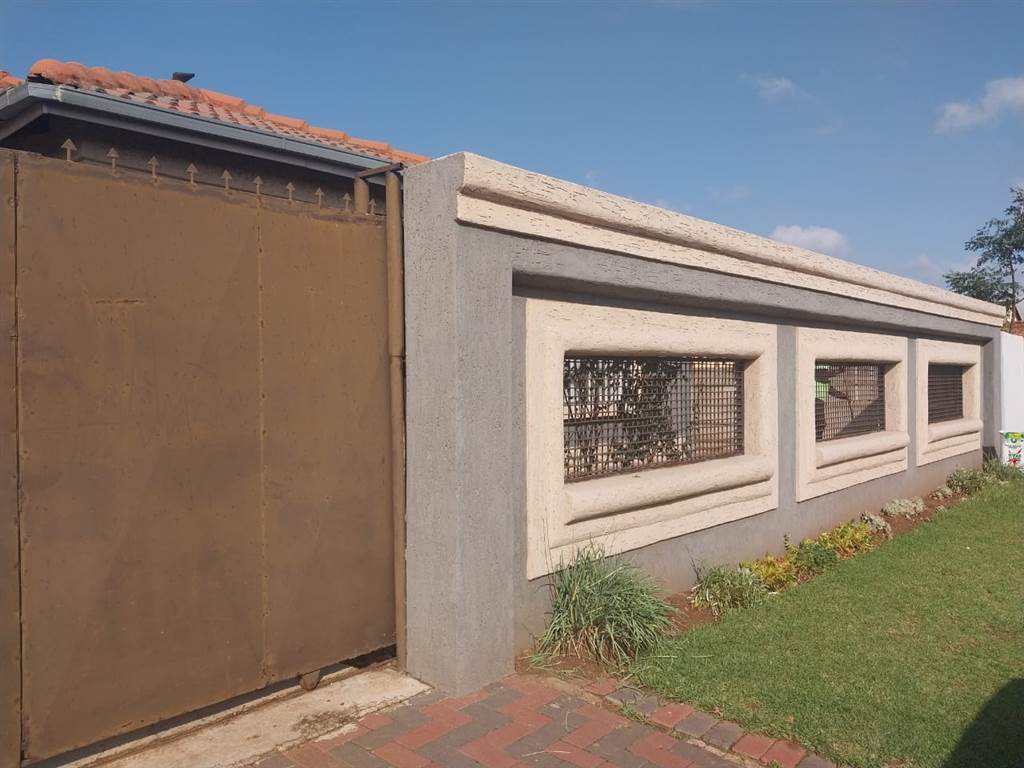 3 Bed House in Daveyton photo number 27