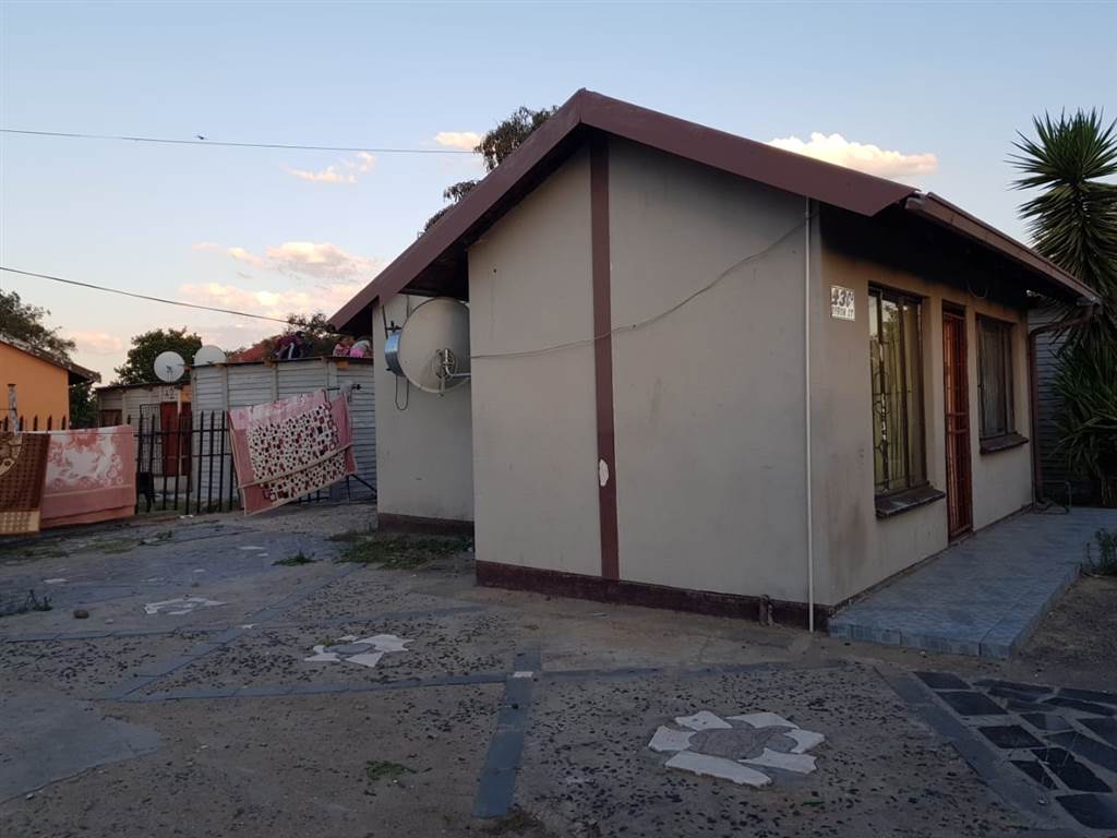 2 Bed House in Rustenburg North photo number 5