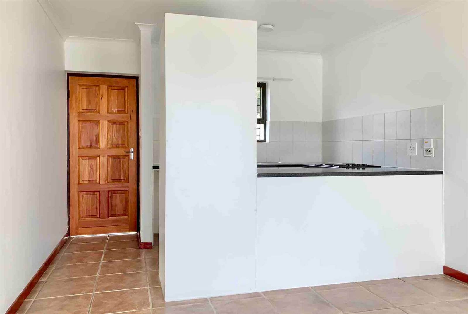 2 Bed Townhouse in Gordons Bay Central photo number 2