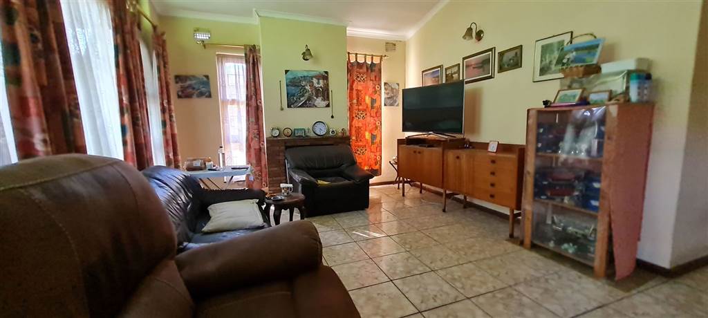 3 Bed House in Kraaifontein Central photo number 4