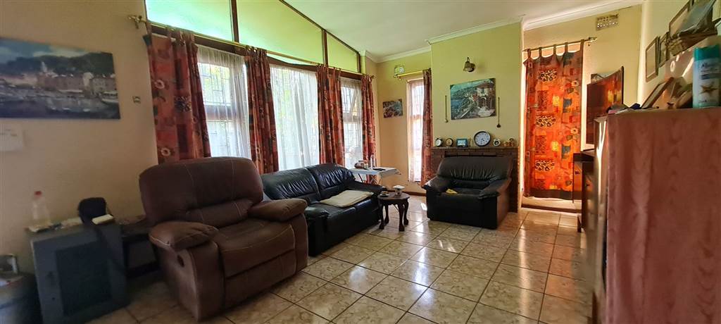 3 Bed House in Kraaifontein Central photo number 3