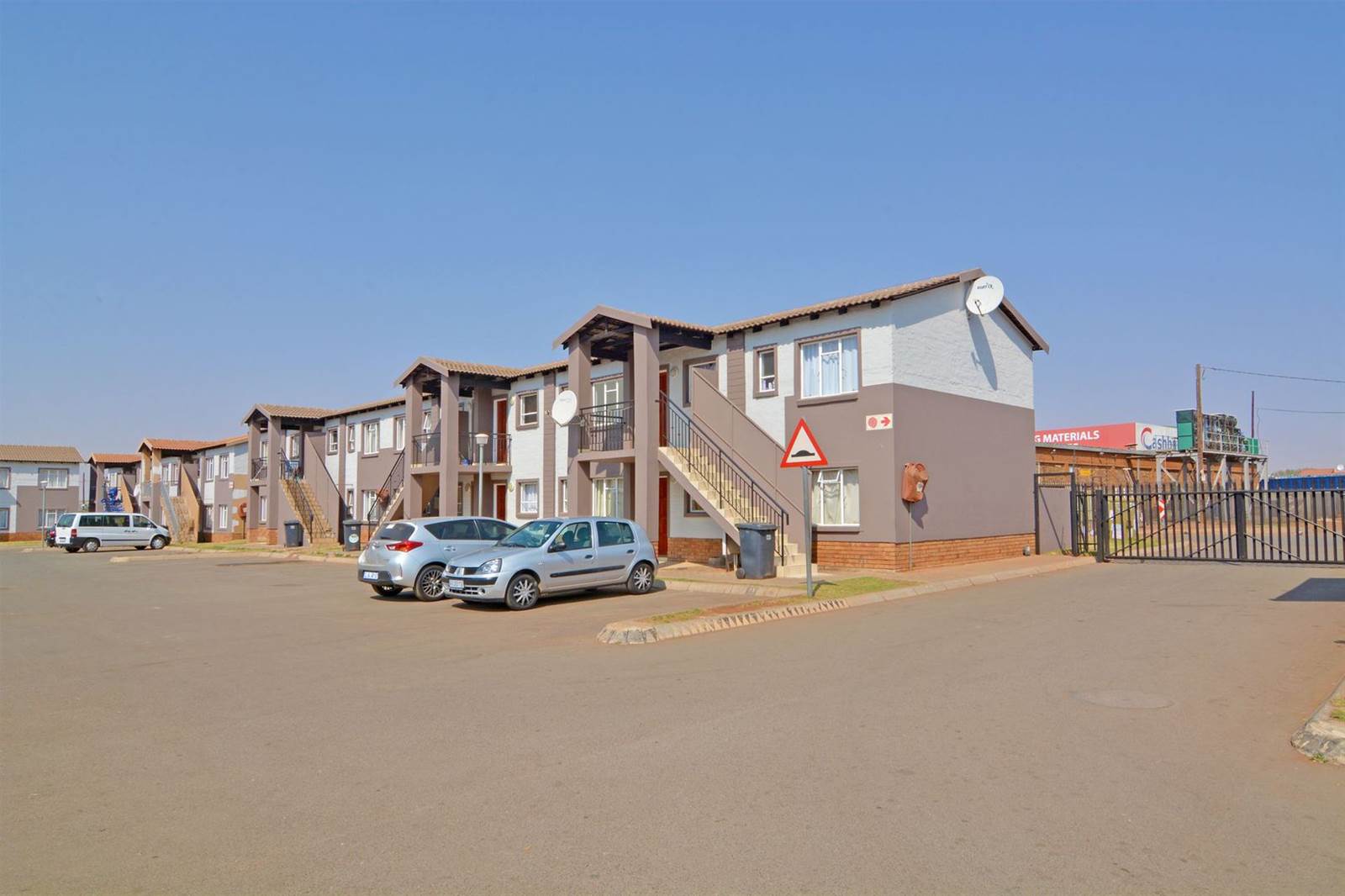 2 Bed Apartment in Protea Glen photo number 17