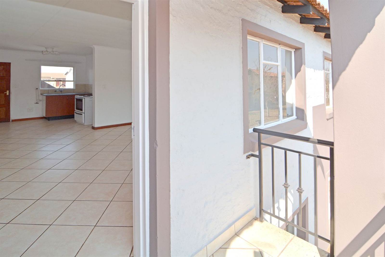 2 Bed Apartment in Protea Glen photo number 12