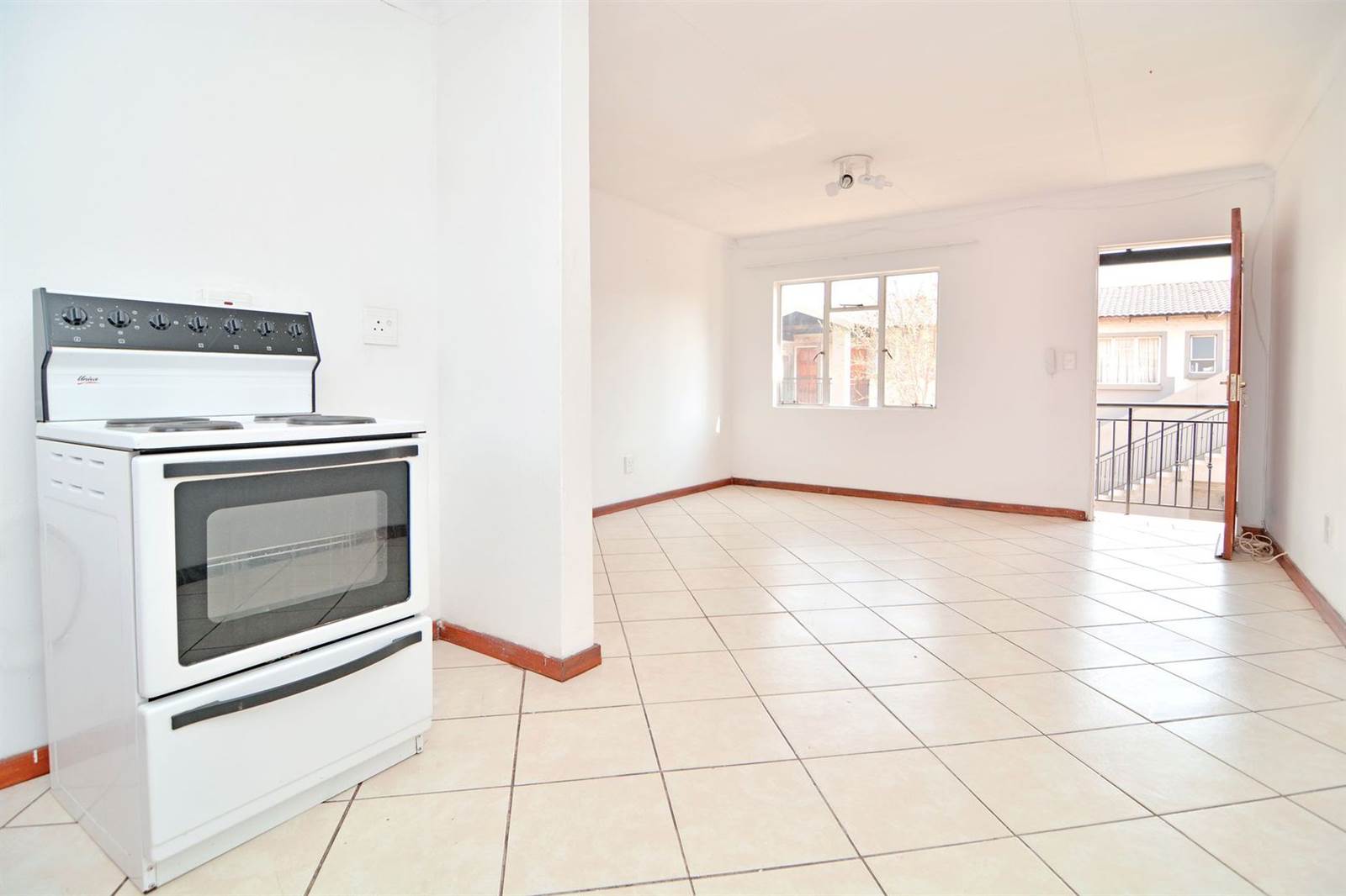 2 Bed Apartment in Protea Glen photo number 16