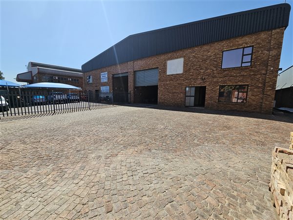 989  m² Industrial space