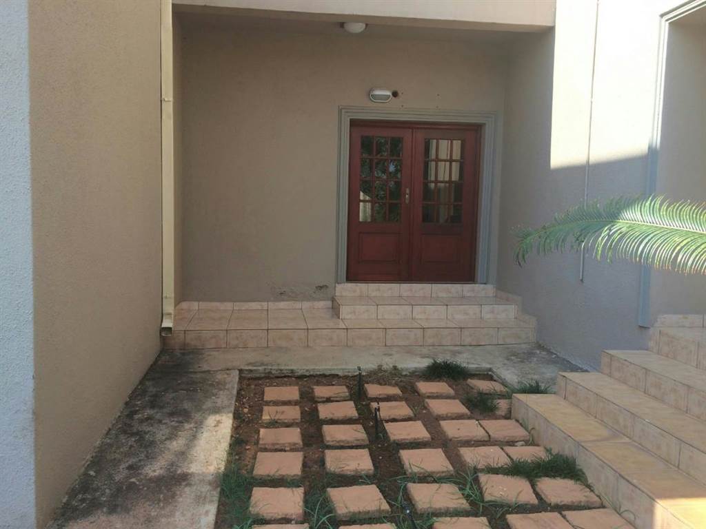 6 Bed House in Polokwane Central photo number 10