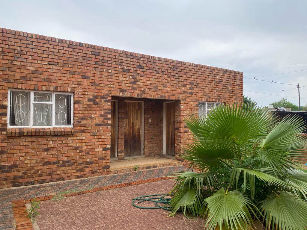 3 Bed House in Mmabatho unit 1 photo number 4
