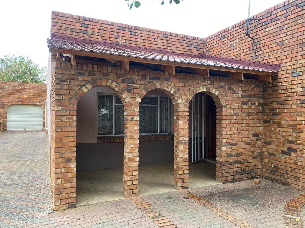 3 Bed House in Mmabatho unit 1 photo number 8