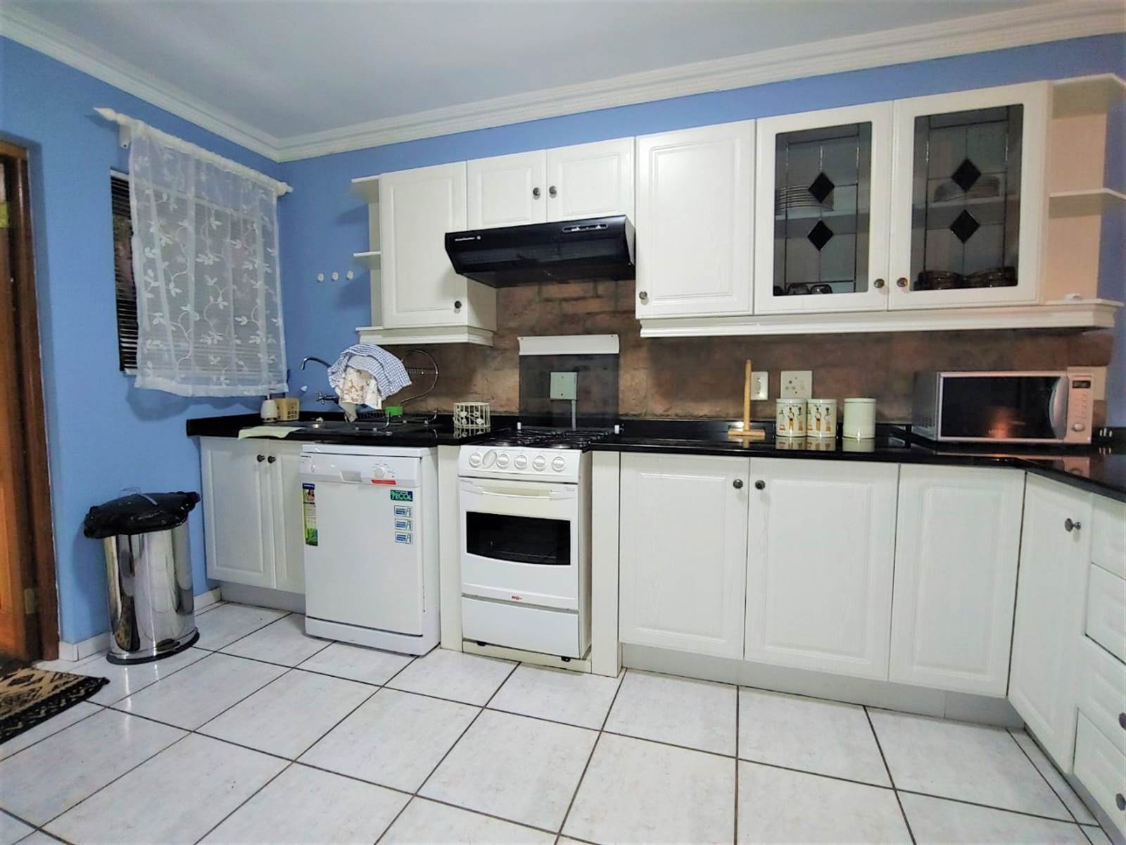 4 Bed House in Vaal Marina photo number 5