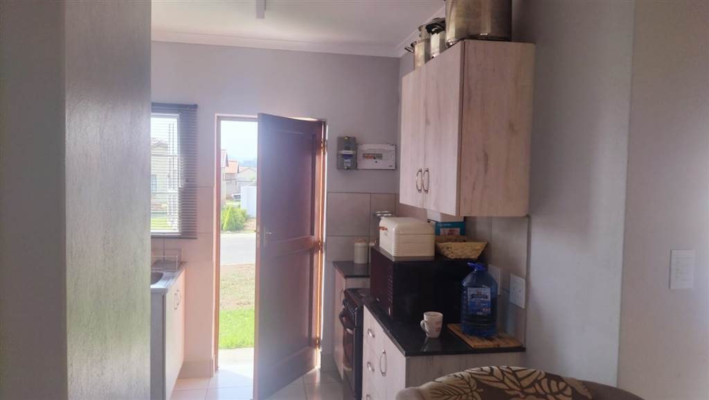 3 Bed Townhouse in Waterkloof photo number 13