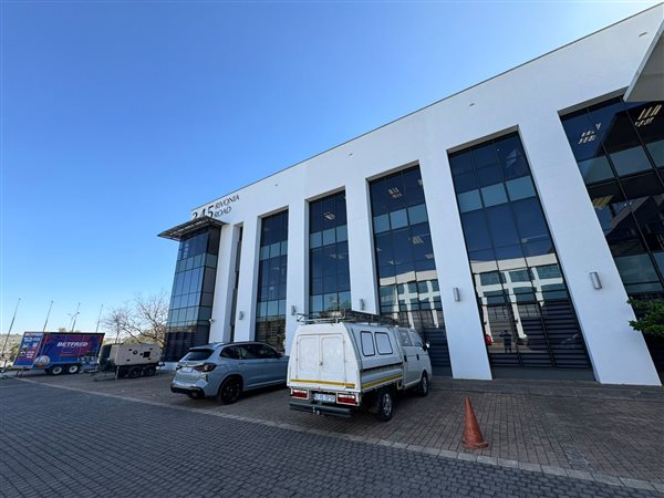 180  m² Commercial space