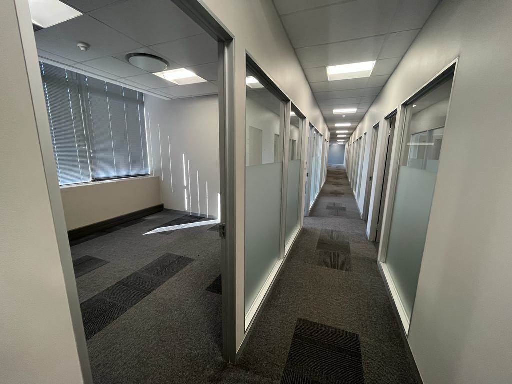 590  m² Commercial space in Parktown photo number 15