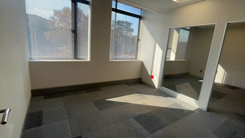 590  m² Commercial space in Parktown photo number 18