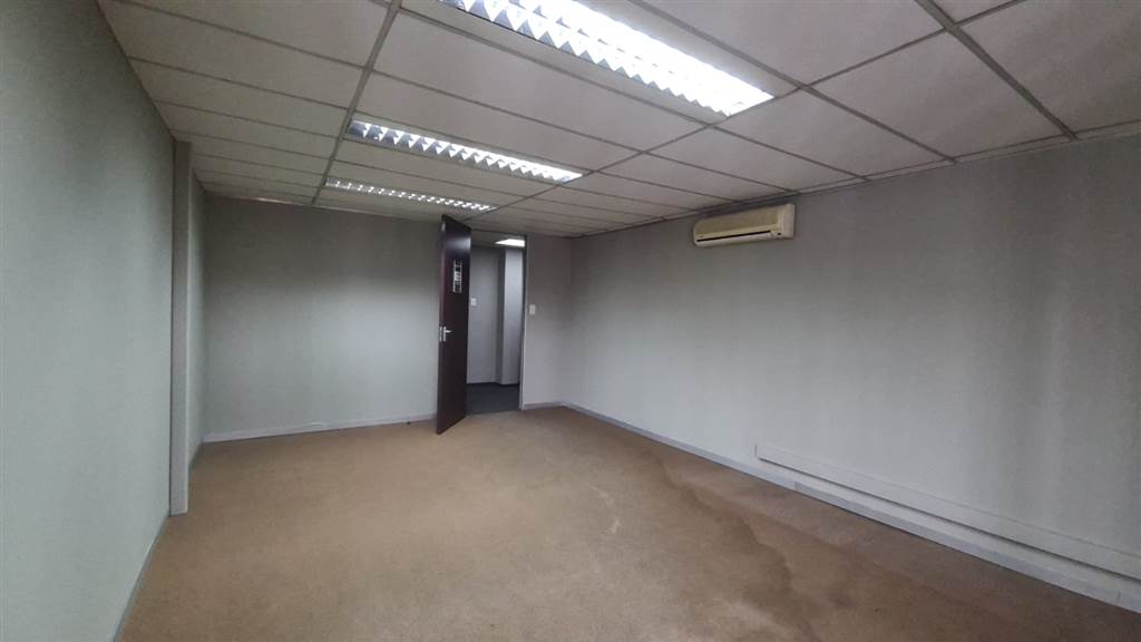684  m² Commercial space in Pretoria Central photo number 3