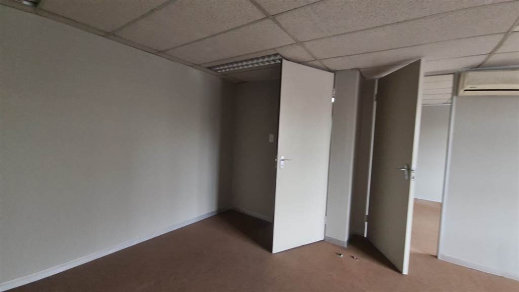684  m² Commercial space in Pretoria Central photo number 12