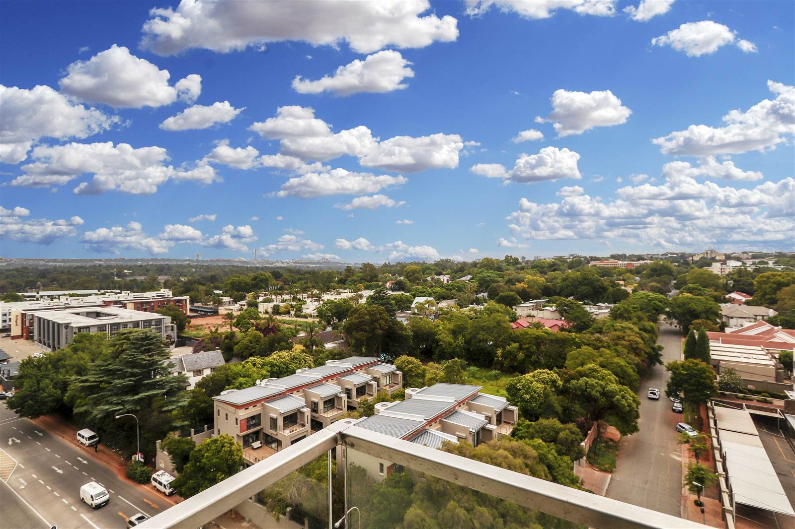 2 Bed Apartment in Melrose Arch photo number 10