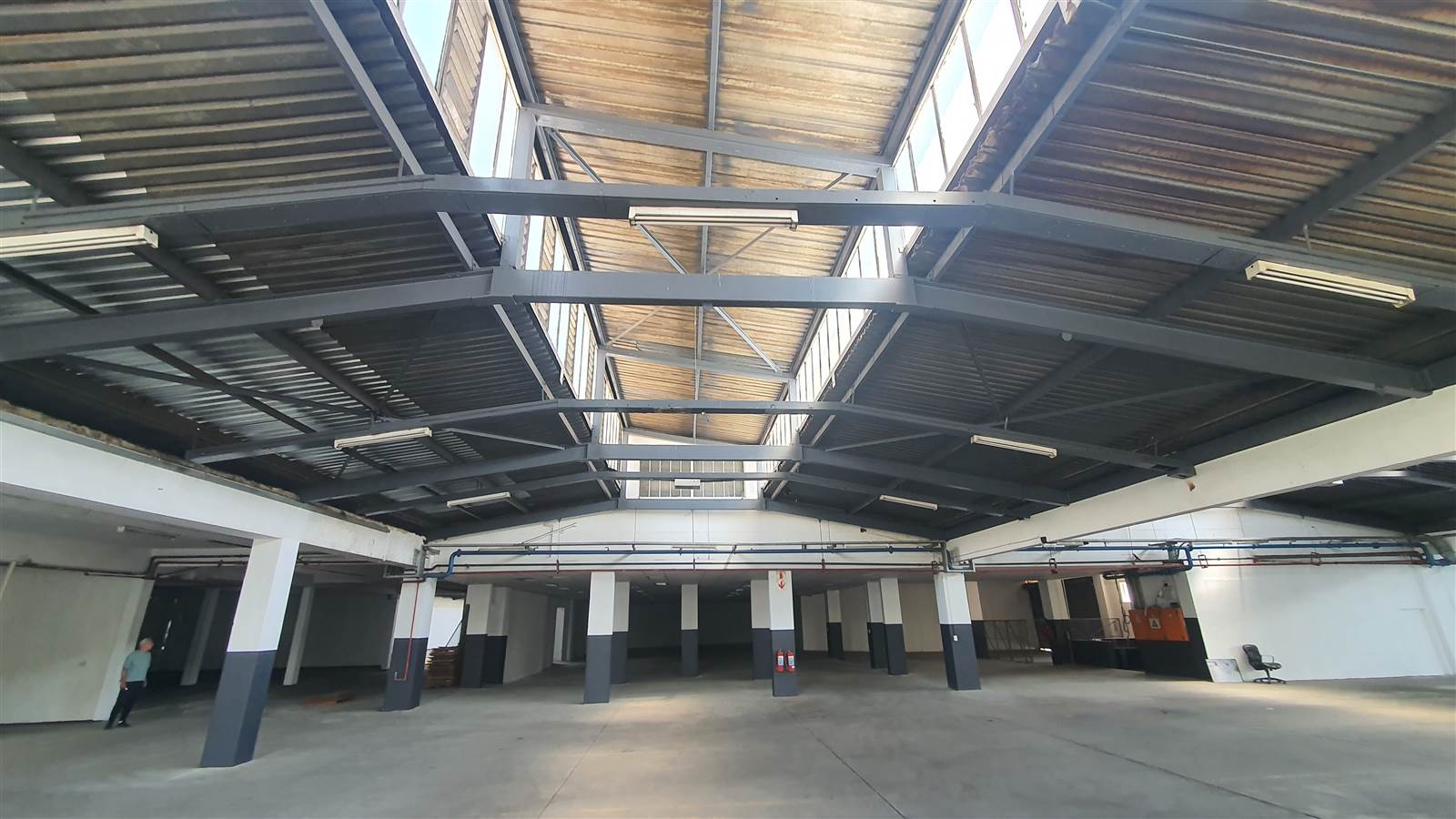 5800  m² Industrial space in Benrose photo number 2