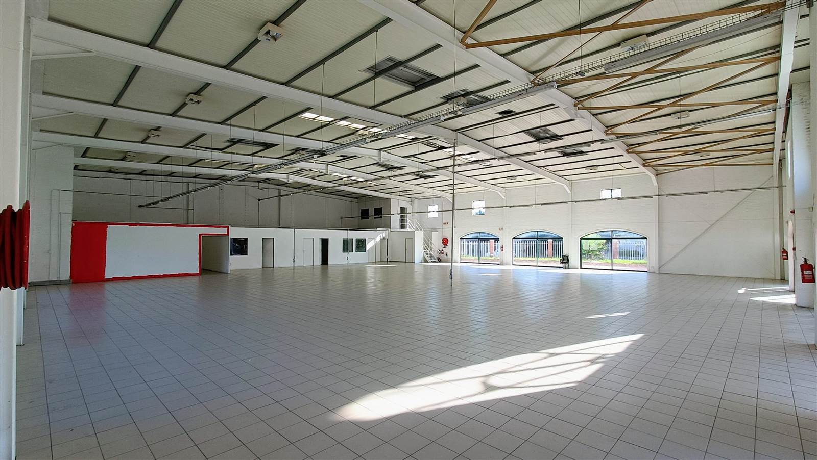 1648  m² Commercial space in Parklands photo number 3