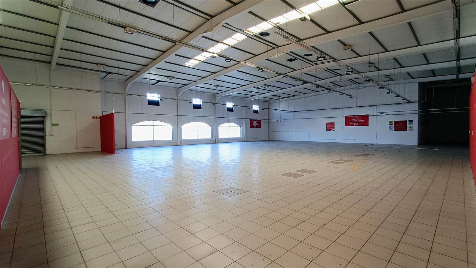 1648  m² Commercial space in Parklands photo number 16