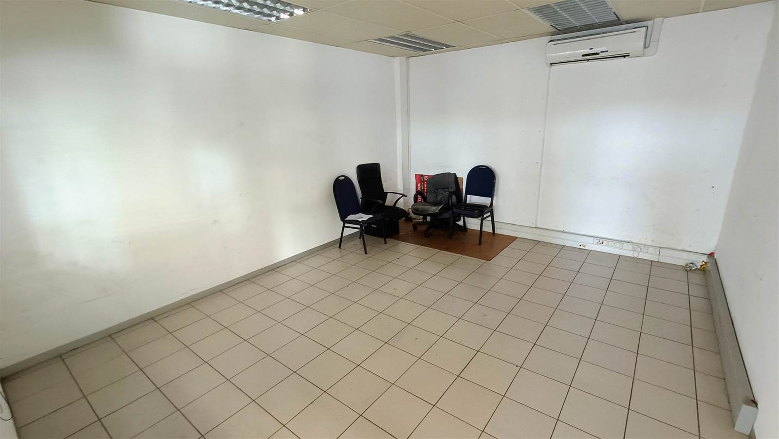 1648  m² Commercial space in Parklands photo number 7