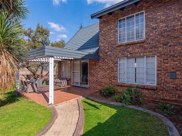 3 Bedroom Townhouse 3 Bedroom Townhouse