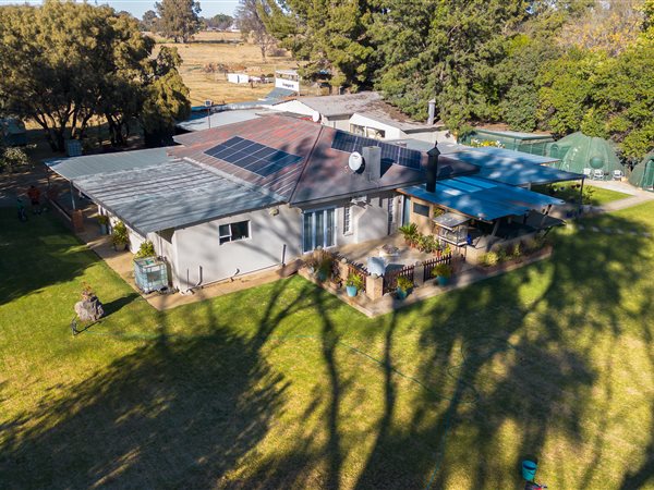 4.3 ha Smallholding