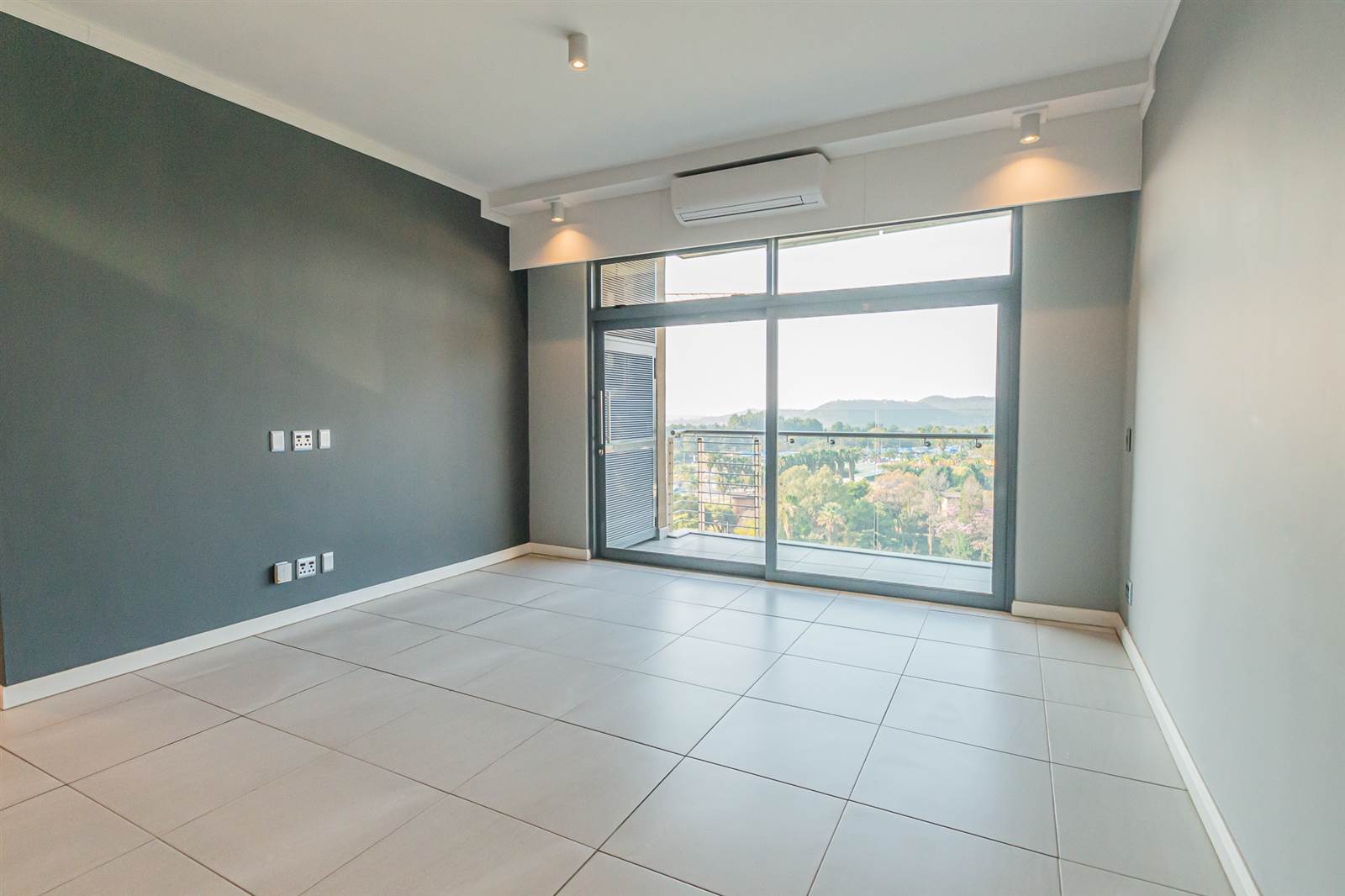 2 Bed Apartment in Menlyn photo number 17
