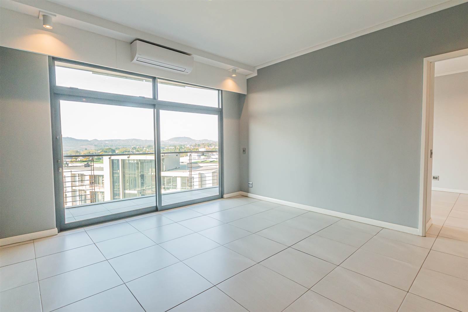 2 Bed Apartment in Menlyn photo number 18