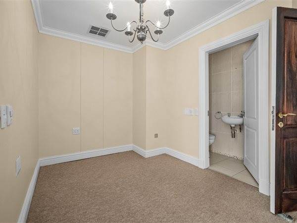 2 Bed Apartment in Bothas Hill photo number 12