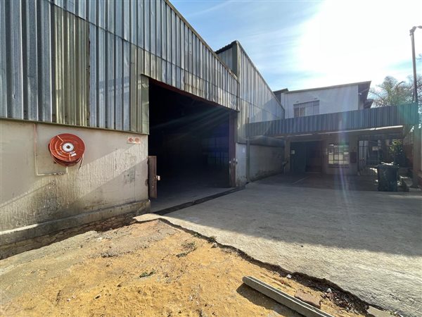 1 400 m² Industrial space 1 400 m² Industrial space