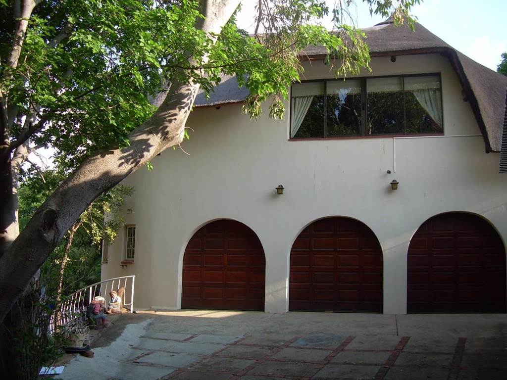 5 Bed House in Protea Park photo number 11