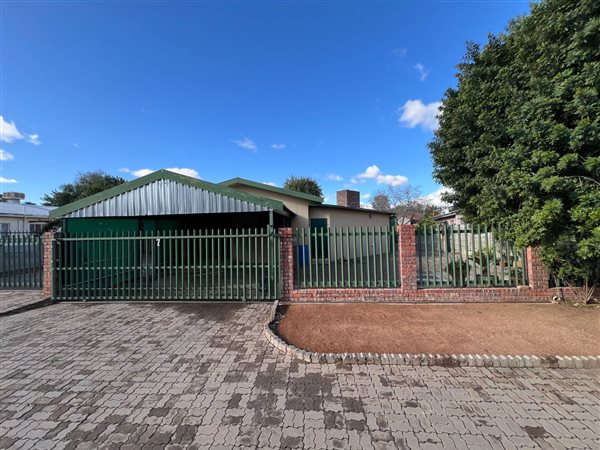 4 Bedroom House 4 Bedroom House