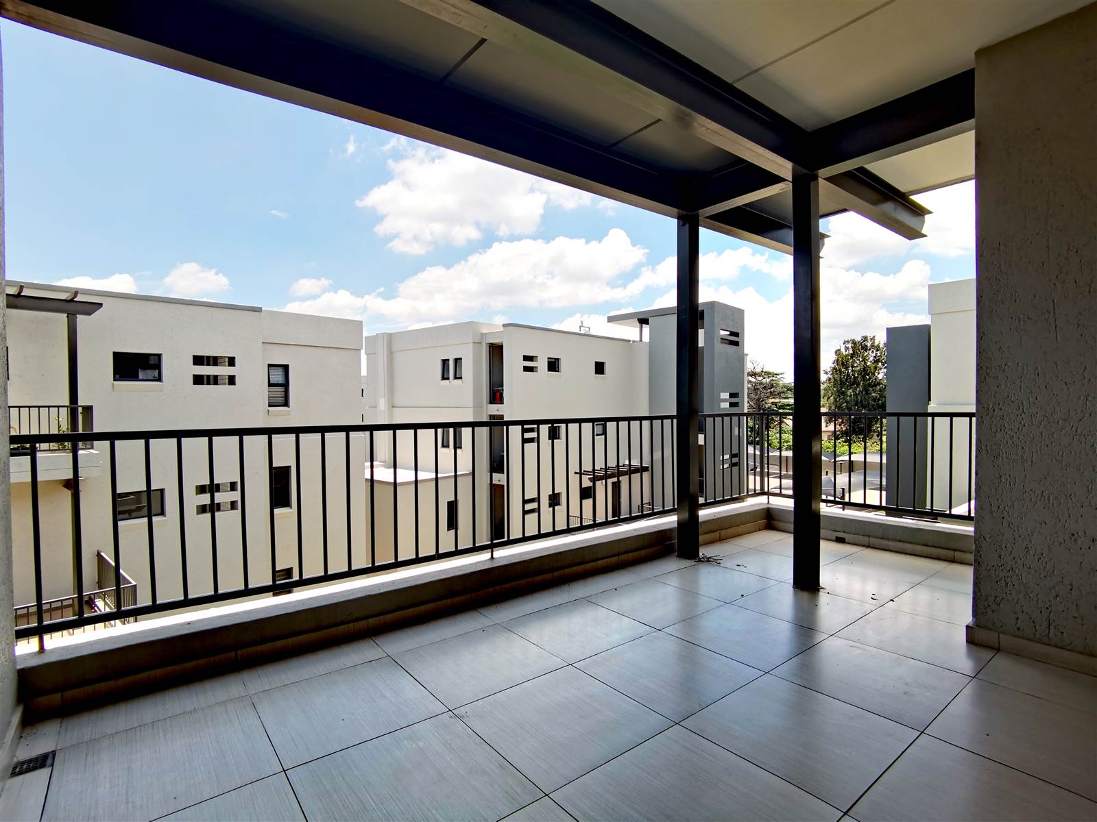3 Bed Apartment in Kyalami photo number 13