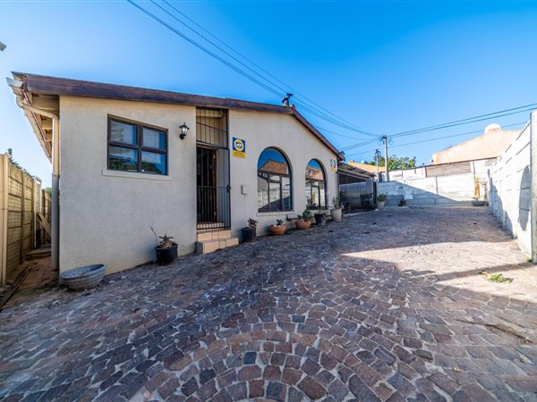 3 Bedroom House 3 Bedroom House