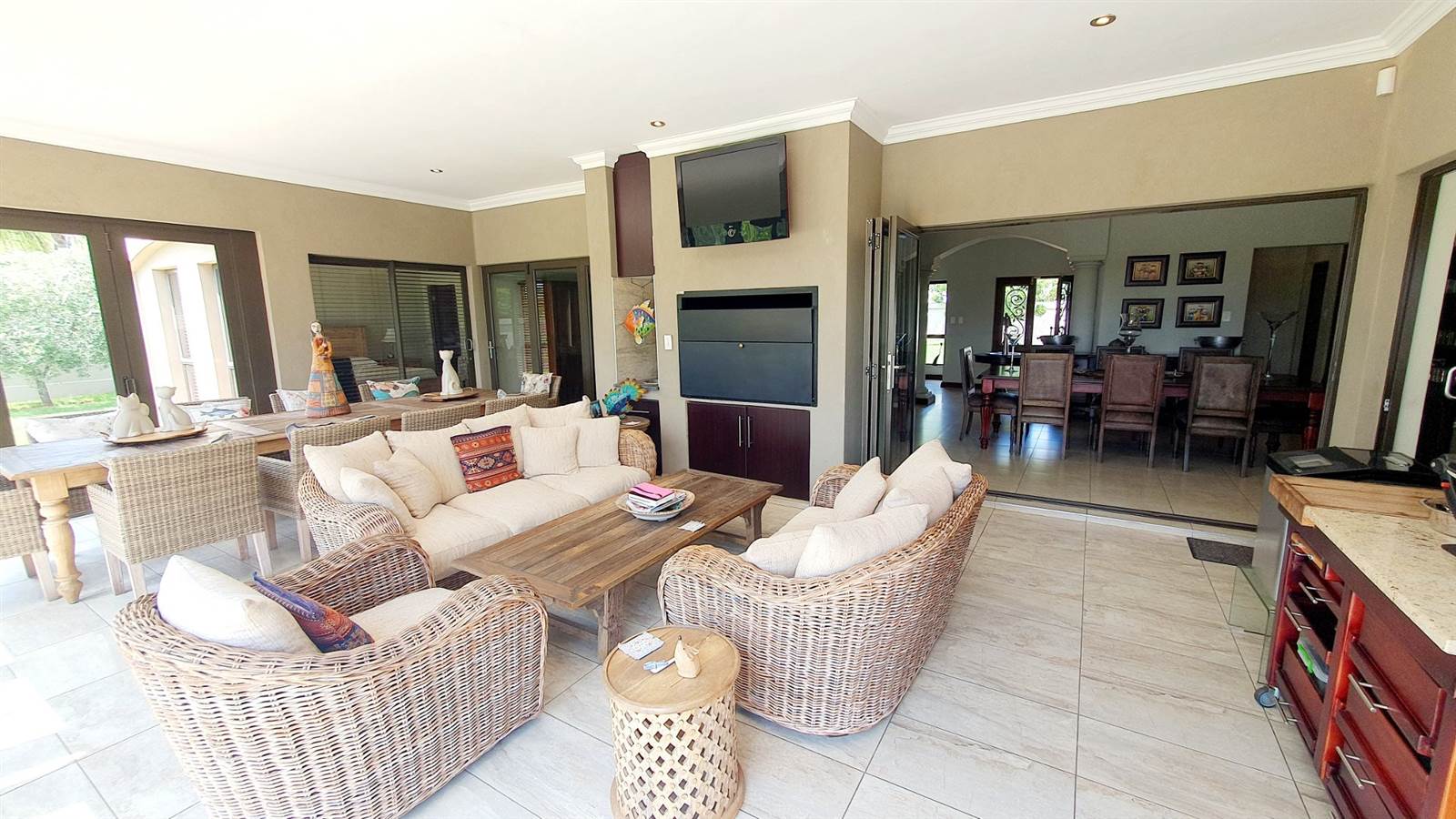 5 Bed House in Zambezi Country Estate photo number 5